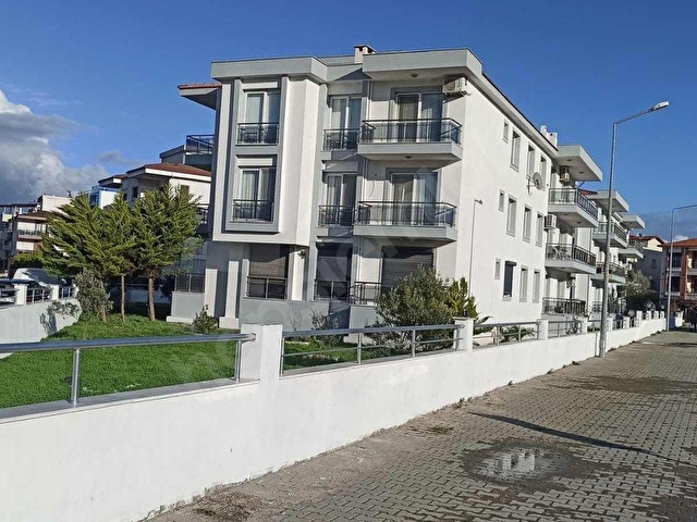 Sığacık merkezde kapalı mutfaklı ebeveyn banyolu 2+1