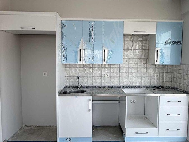 SÜPER KONUMDA DENİZ MANZARALI VE İSKANLI GENİŞ 1+1 DAİRE - Görsel 12