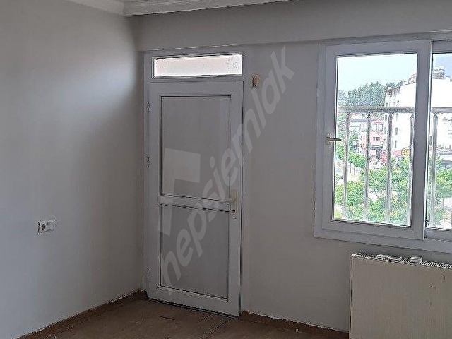 Antakya Serinyol merkezde 140 mt²  3 yöne bakan 3 klimalı 3 odalı 3 avizeli özel yapım satılık daire - Görsel 13