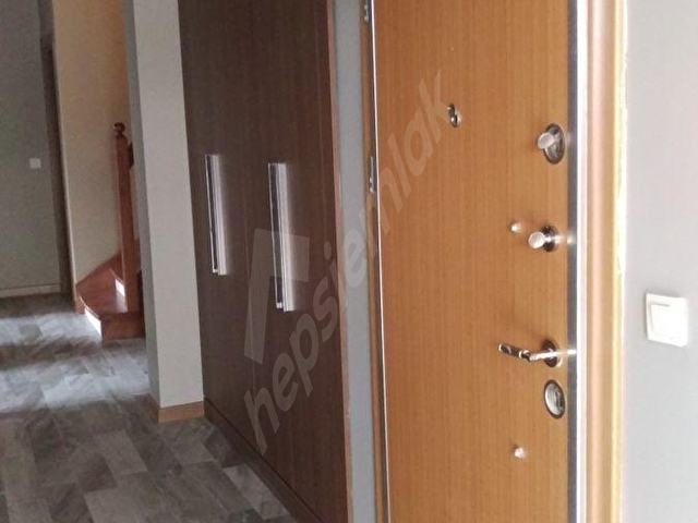ÇEKMEKÖY, PLATİN EVLERDE, GÜNEY CEPHE, 220 m2 KEYİFLİ ÇATI DUBLEX - Görsel 28