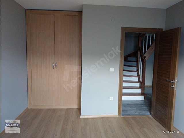 ÇEKMEKÖY, PLATİN EVLERDE, GÜNEY CEPHE, 220 m2 KEYİFLİ ÇATI DUBLEX - Görsel 18