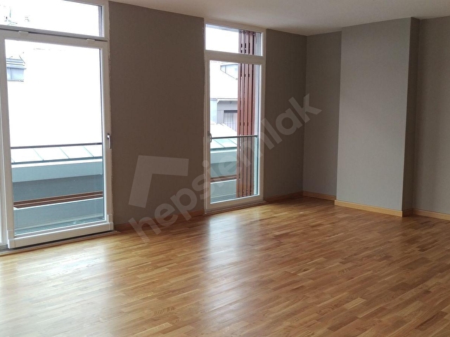 ÇEKMEKÖY, PLATİN EVLERDE, GÜNEY CEPHE, 220 m2 KEYİFLİ ÇATI DUBLEX - Görsel 27
