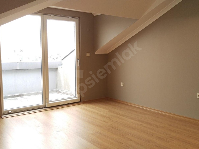ÇEKMEKÖY, PLATİN EVLERDE, GÜNEY CEPHE, 220 m2 KEYİFLİ ÇATI DUBLEX - Görsel 6
