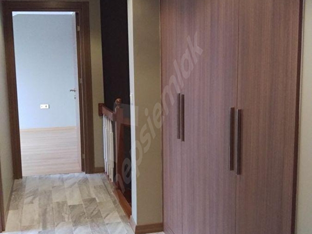 ÇEKMEKÖY, PLATİN EVLERDE, GÜNEY CEPHE, 220 m2 KEYİFLİ ÇATI DUBLEX - Görsel 21