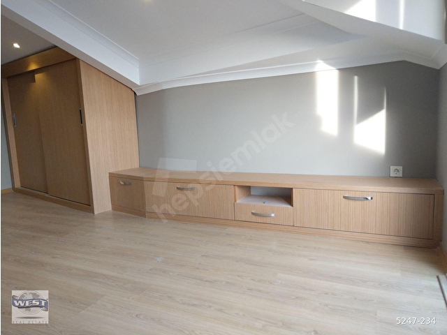 ÇEKMEKÖY, PLATİN EVLERDE, GÜNEY CEPHE, 220 m2 KEYİFLİ ÇATI DUBLEX - Görsel 17