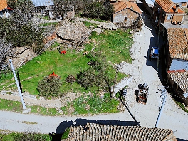 ÇANAKKALE BAYRAMİÇ YİĞİTLER KÖYÜ 249 m2 İMARLI ARSA