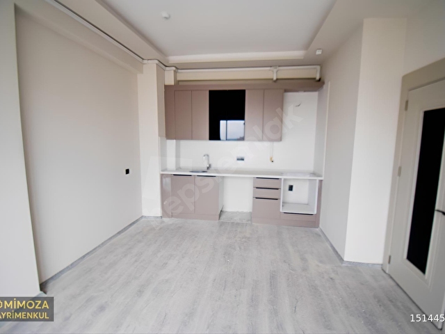 TECEDE CADDE ÜZERİNDE GENİŞ KULLANIMLI KİRALIK 1+1 DAİRE! - Görsel 2