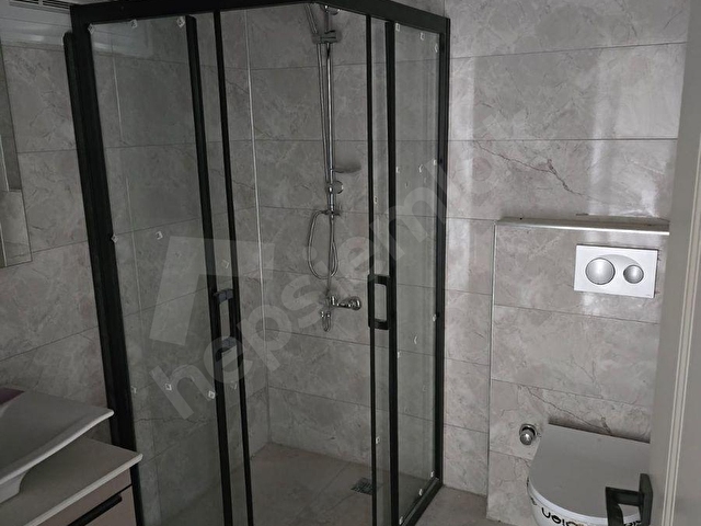 TECEDE CADDE ÜZERİNDE GENİŞ KULLANIMLI KİRALIK 1+1 DAİRE! - Görsel 9