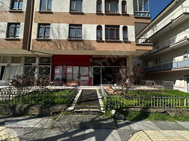 ÇÖLOĞLUNDAN HÜRRİYET CD ÜZERİ ÇETİN EMEÇ YAKINI 2 DÜKKAN 80 M2