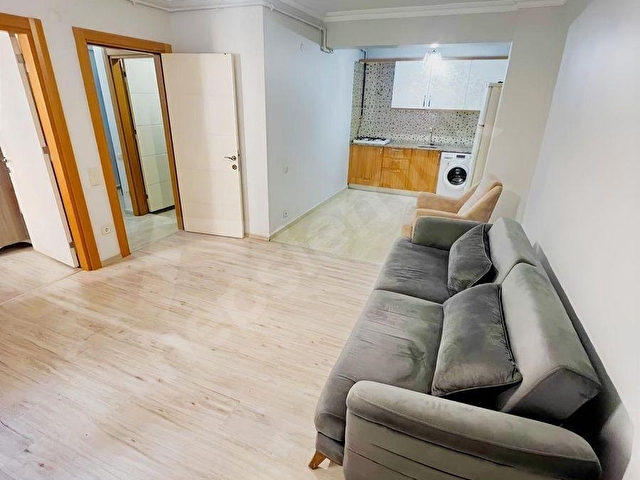 2 YILLIK BİNA 1+1 KOT 1 KISMİ EŞYALI CADDEYE PARALEL 40 M2