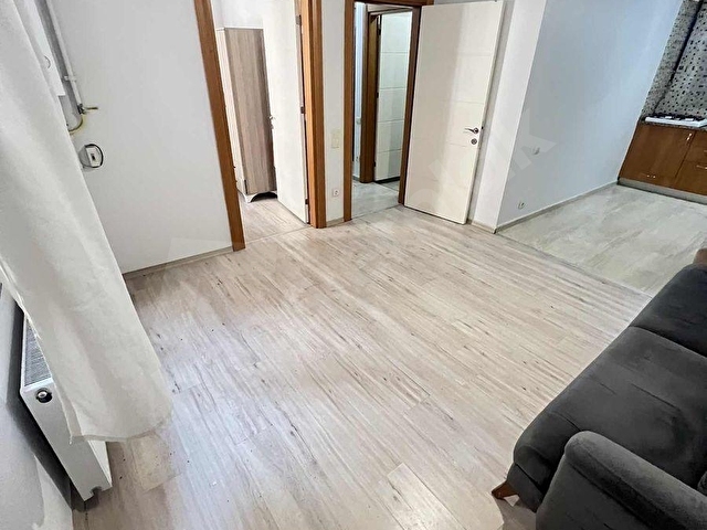 2 YILLIK BİNA 1+1 KOT 1 KISMİ EŞYALI CADDEYE PARALEL 40 M2 - Görsel 3