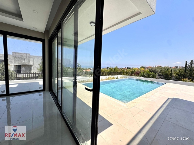 GIRNE OZANKÖYDE DENIZ VE DAĞ MANZARALI HAVUZLU LÜKS VILLA - Görsel 11