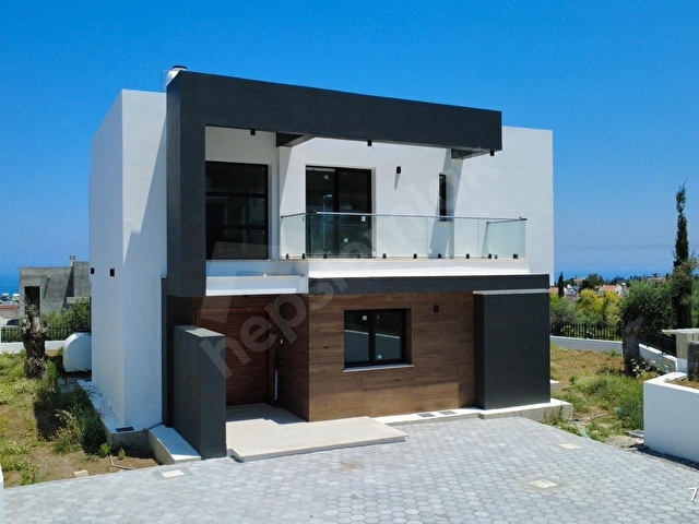GIRNE OZANKÖYDE DENIZ VE DAĞ MANZARALI HAVUZLU LÜKS VILLA - Görsel 9
