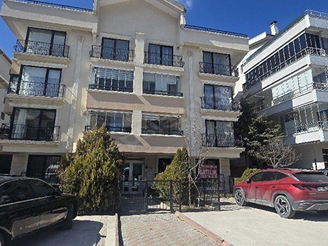 M&F EMLAKTAN İLKER MAHDE 3+1 ARA KAT BAKIMLI İSKANLI CADDE YAKINI