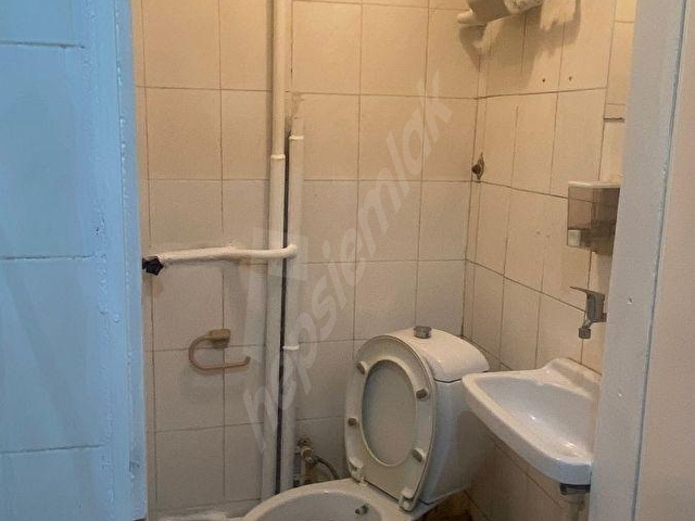 Perpa da , Muhasebe, Sigortacı,Avukata Uygun Wc li Satılık Ofis