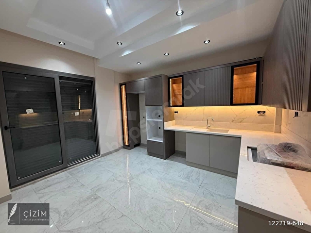 Yenişafakta Havuzlu Sitede K.Otoparklı 3+1 Satılık Lüks Daire - Görsel 5