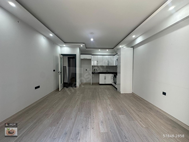 AKÇAYDA DOĞALGAZLI ASANSÖRLÜ MÜSTAKİL TADINDA 2+1 YENİ DAİRE