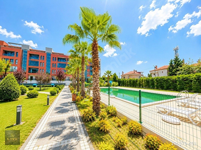 BEYLİKDÜZÜNÜN EN GÖZDE SİTESİNDE SATILIK LÜKS ARA KAT 3+1