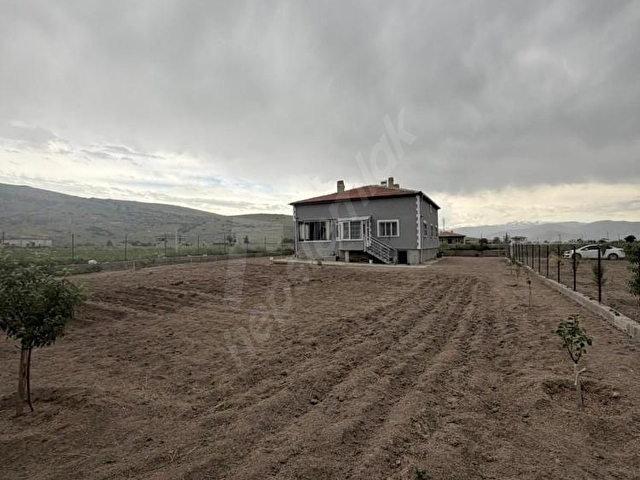 GAZİKÖYÜ’NDE 1.000 m² ARSA İÇERİSİNDE GENİŞ 3+1 MÜSTAKİL EV - Görsel 22
