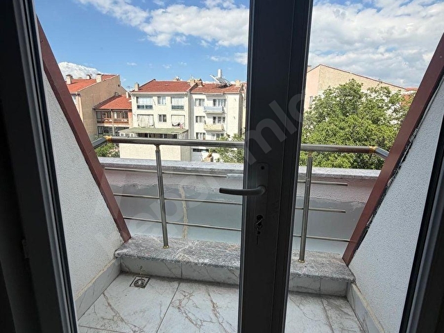 OSCARDAN ABONELİKLERİ AÇIK - YENİ EŞYALI ASANSÖRLÜ BALKONLU 1+1 - Görsel 7