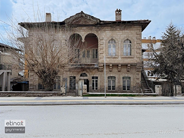 ŞEHRİN MERKEZİNDE ZAMANDA YOLCULUK ! SATILIK TARİHİ KONAK