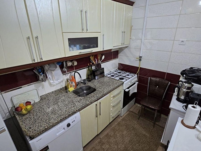 ÇARŞI MERKEZ DAĞLI PASAJINDA SATILIK 2+1 DAİRE VİRA GAYRİMENKUL - Görsel 2