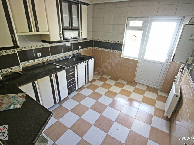 GAMZE EMLAKTAN MALAZGİRTTE^ALTTA DAİRE^KÖŞE BİNA MASRAFSIZ 2+1