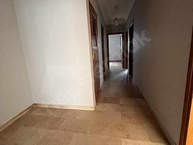Üsküdar Çiçekçide Kiralık Geniş 3+1 Daire - Görsel 14