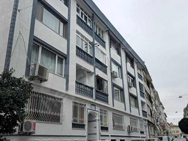 Üsküdar Çiçekçide Kiralık Geniş 3+1 Daire