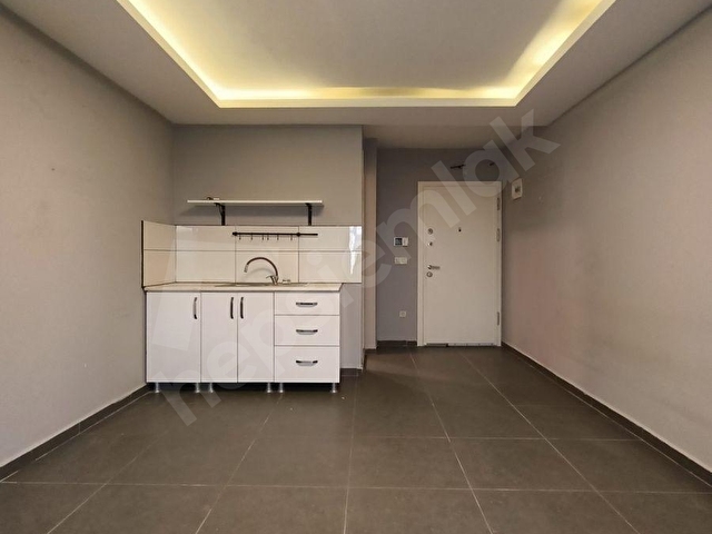 Silivri Çarşı Merkezde İşlek Cadde Üzerinde 1+0 Kiralık Ofis - Görsel 8
