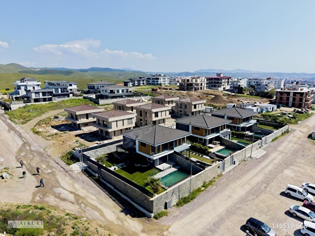 AYKURT GAYRİMENKULDEN A KALİTE 5+1 HAVUZLU VİLLA!!!