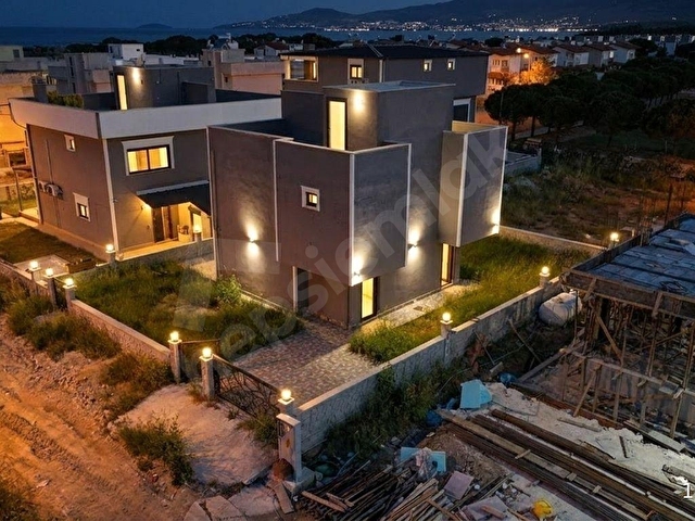 DİKİLİ ÇANDARLI MAHALLESİNDE SATILIK YAZLIK - Görsel 3