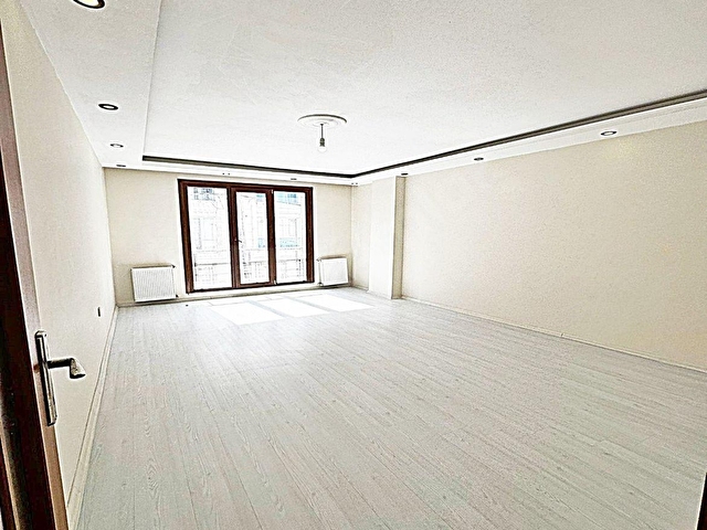 ACİL SATILIK 3+1 145M2 METROBÜSE YAKIN TERTEMİZ FIRSAT DAİRE !!