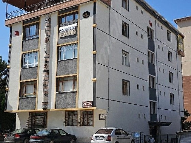 **YARDIMCI GAYRİMENKUL*DEN**3.KATTA 3+1 MERKEZ DE MASRAFSIZ