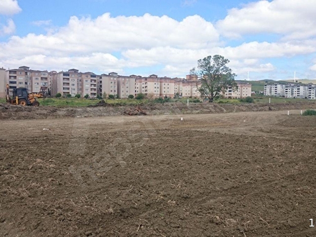 SİLİVİR ÇANTA MERKEZDE 305 m2 ARSA