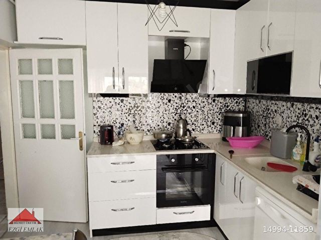 EZGİ EMLAKDAN AYYILDIZDA KORKUT ATA KÜLTÜR MERKEZİ KARŞISI SİTEDE 3+1 KOMBİLİ YAPILI YÜKSEK GİRİŞ
