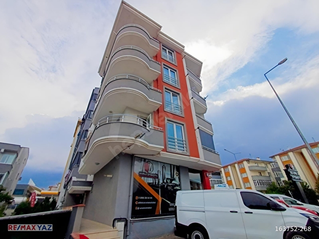 REMAX YAZDAN CADDE ÜSTÜNDE GENİŞ ASANSÖRLÜ SATILIK 1+1 - Görsel 2