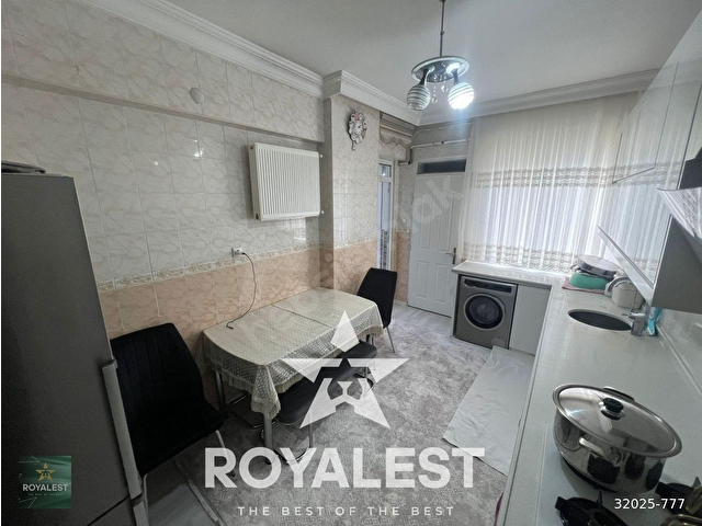 ROYALESTTEN KARATAŞ MERKEZDE İSKANLI ARAKAT SİTEİÇİ BAKIMLI 3+1 - Görsel 4