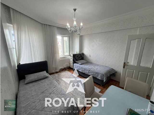 ROYALESTTEN KARATAŞ MERKEZDE İSKANLI ARAKAT SİTEİÇİ BAKIMLI 3+1 - Görsel 3