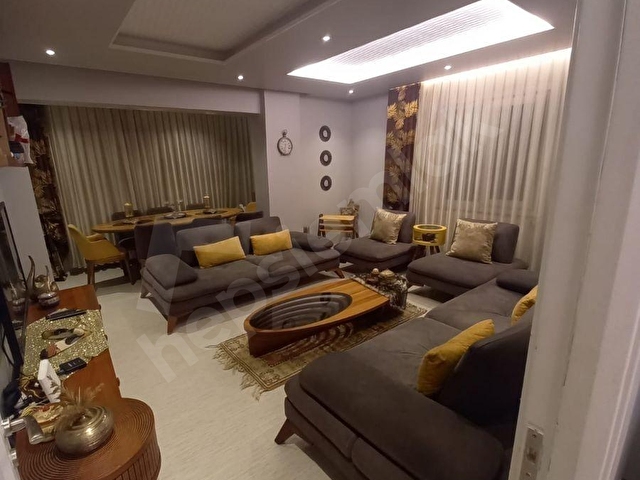 BAĞCILAR MERKEZ DE SATILIK 3+1,130M2 LÜKS DAİRE +TERAS VE KİLER