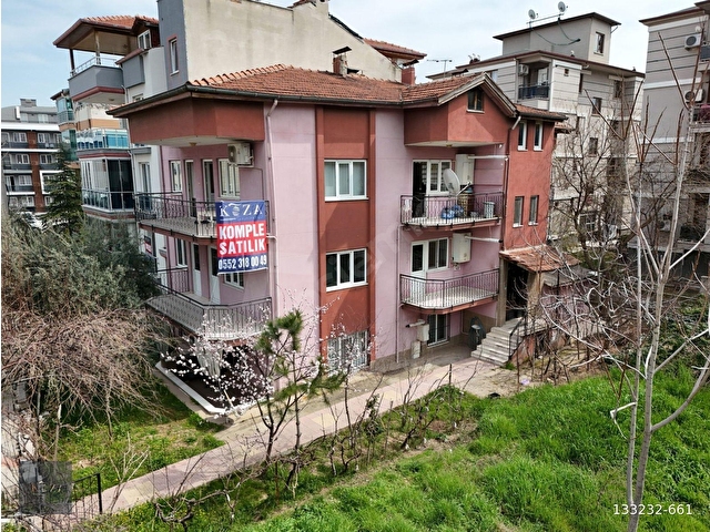 KOZADAN ÜNİVERSİTE YAKINI SATILIK 3 KATLI-3 DAİRELİ BİNA