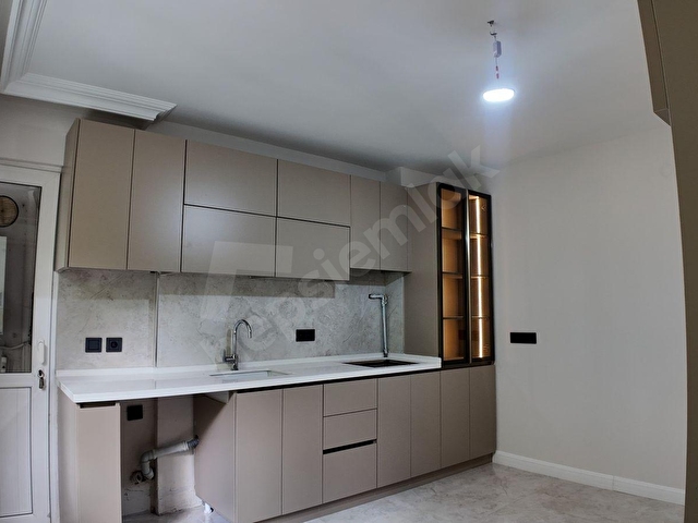 PEKER MAHALLESİ ASANSÖRLÜ 148M2 3+1 SATILIK DAİRE - Görsel 13
