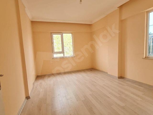 ÇALLI SEDİRDE CADDE ÜZERİ BAKIMLI KİRALIK 2+1 ARAKAT DAİRE - Görsel 3