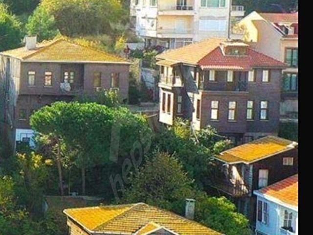Büyükada Emlaktan Heybeliada da Bahçeli Kargir ve Ahşap 2 Ev - Görsel 2