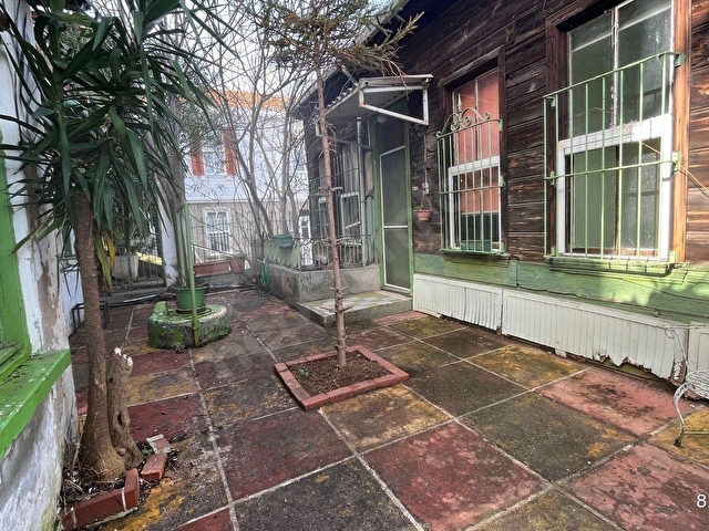 Büyükada Emlaktan Heybeliada da Bahçeli Kargir ve Ahşap 2 Ev - Görsel 4