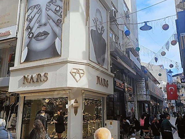 İzmit Çarsi Fethiye Cad. Cepheli Satilik Komple Dukkan Mağaza - Görsel 4