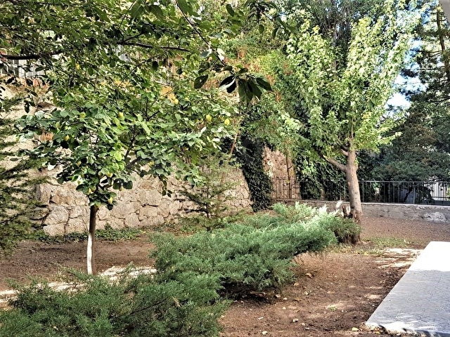 AND EMLAKTAN AYRANCI REŞANTNURİ SK TA İÇİ YAPILI 2+1 BAHÇE KULLANIMLI OTOPARKLI DAİRE