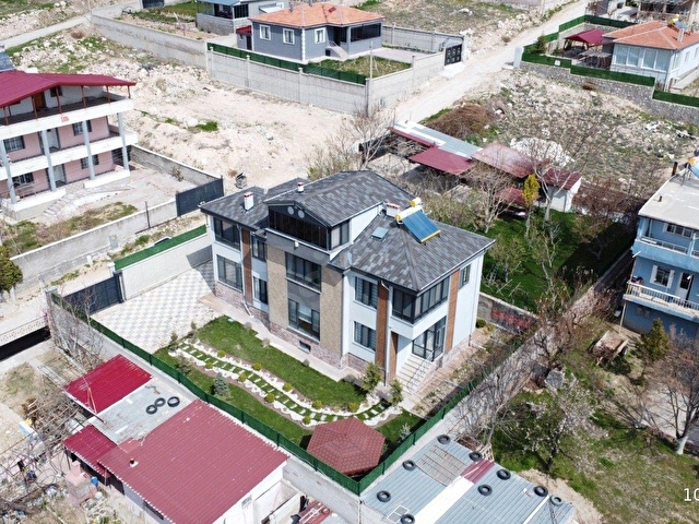 NİĞDE SAZLICA ADANA YOLUNA ÇOK YAKIN 310M2 TRİPLEKS VİLLA - Görsel 3
