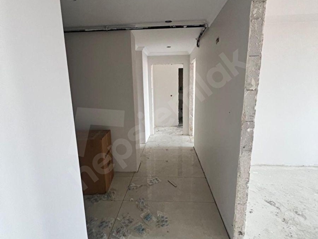 UĞURMUMCU MAH LÜX SİTEDE OTOPARKLI 2+1 100M2 CADDEYE CEPHE DAİRE - Görsel 7