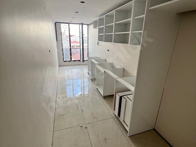 UĞURMUMCU MAH LÜX SİTEDE OTOPARKLI 2+1 100M2 CADDEYE CEPHE DAİRE - Görsel 14